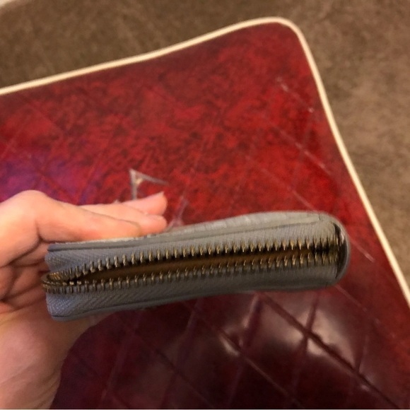 Fossil Small Zip Around Wallet - Picture 6 of 10